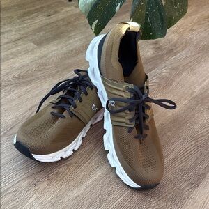 On Running Men's Tan and White Sneakers